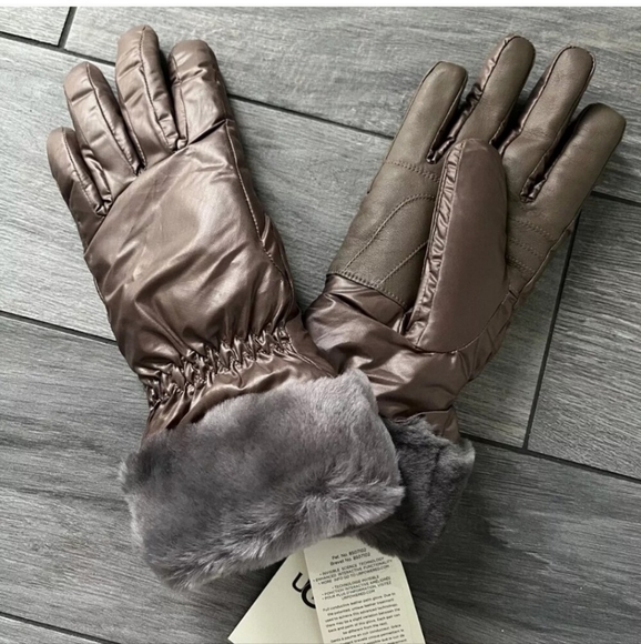 UGG Fontanne Smart Genuine Shearling Trim Gloves in Stormy Grey - Picture 2 of 2